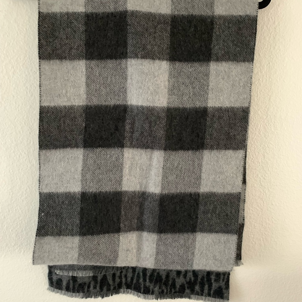 CASHMERES Double Sided Scarf Animal Plaid Print - Picture 8 of 16